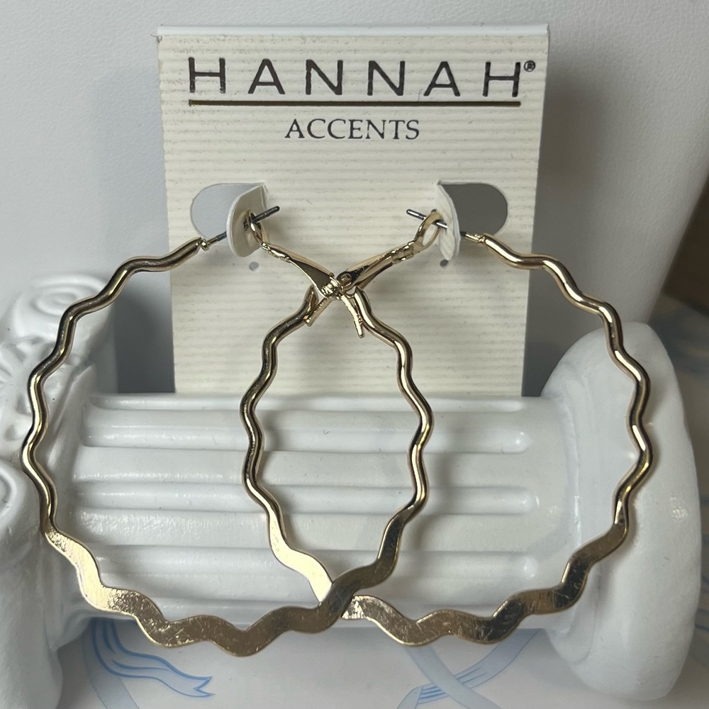 NWT Hannah Gold Hoop Earrings✨